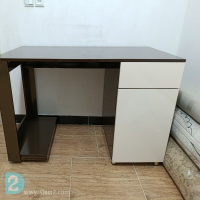 فروش فوری میز مطالعه مدرن MDF در حد نو با کمتر از نصف قیمت