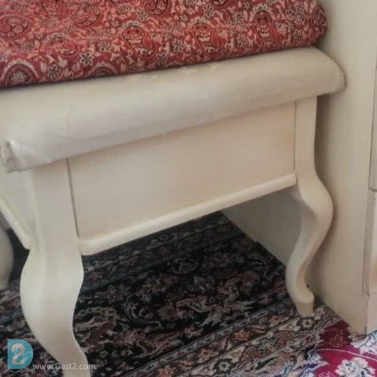 آگهی رایگان سرویس خواب کامل به سبک کلاسیک بسیار جادار. تخت دونفره. اینه دراور. پاتختی. صندلی