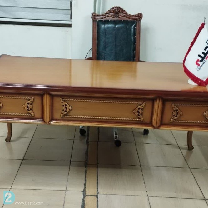 آگهی رایگان میز مدیریت مدل لاله