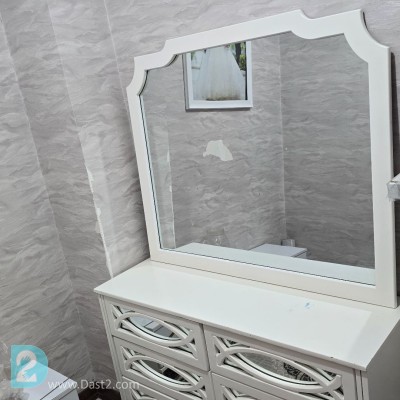 میز و آینه آرایشی بزرگ