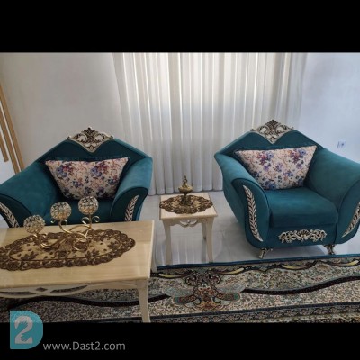 مبل 7نفره راحتی کلاسیک به همراه میزجلومبلی و دوتا عسلی بفروش می رسد.