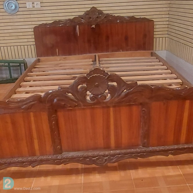 آگهی رایگان تخت قدیمی چوبی طرح کلاسیک