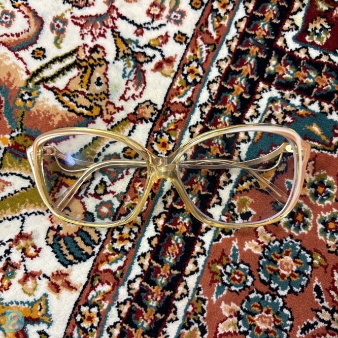 آگهی رایگان عینک طبی زنانه با نمره