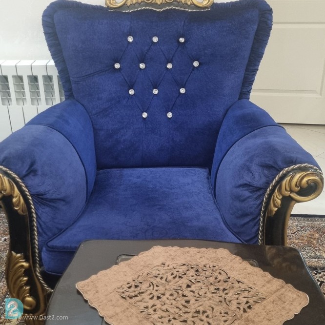 آگهی رایگان مبلمان ۷ نفره به همراه جلو مبلی و عسلی بسیار تمیز