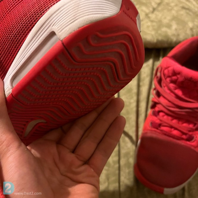 آگهی رایگان کتونی بسکتبال لبران.  LeBron witness 8
