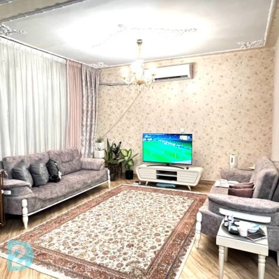 ست مبل 7 نفره به همراه میز وسط و کناره ها و میز ناهارخوری 6 نفره