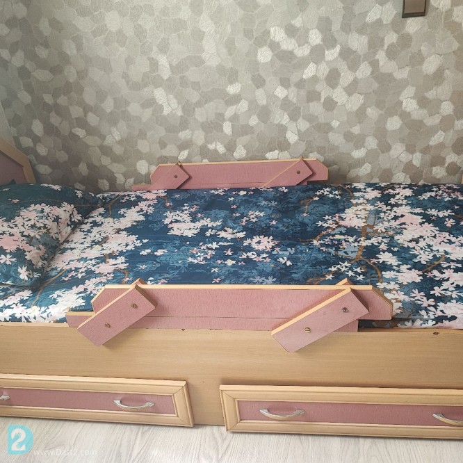 آگهی رایگان تخت با دو‌کشو بزرگ بهمراه تشک و میز نوجوان