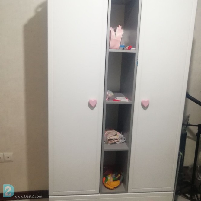 آگهی رایگان کمد لباس و اسباب بازی کودک